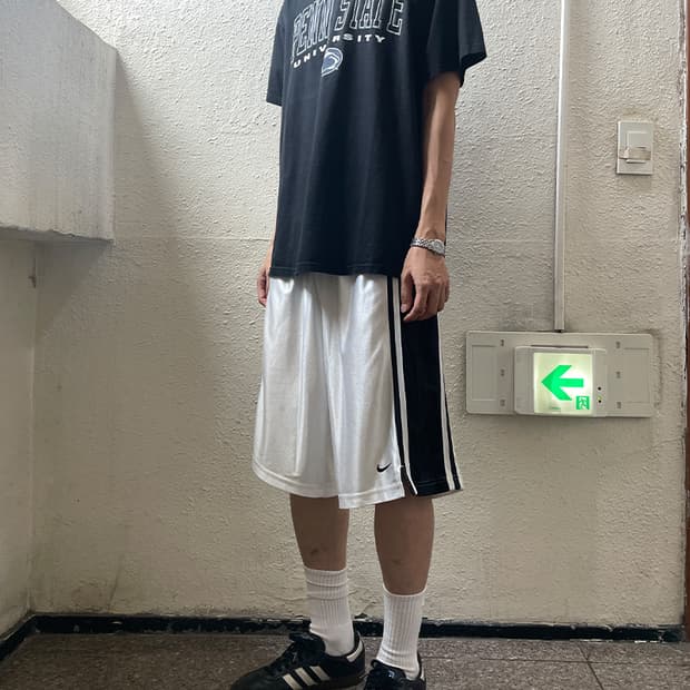 나이키 화이트 트레이닝 쇼츠 