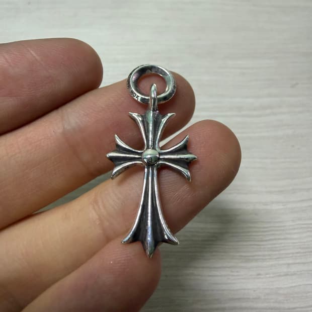 크롬하츠 타이니 크로스 참 팬던트