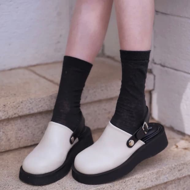 커스텀에이드우먼 라운드 플랫폼 스트랩 클로그 버니 화이트 통굽 구두