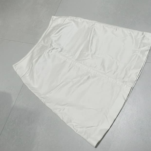 꾸레쥬 화이트 미디 스커트