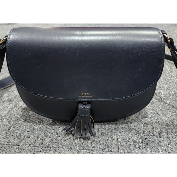 APC 아페쎄 다이안 테슬 크로스백 가방