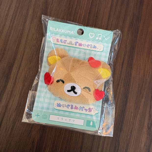 리락쿠마 인형 뱃지 