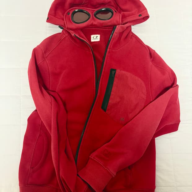 Cp컴퍼니 레드 후드집업