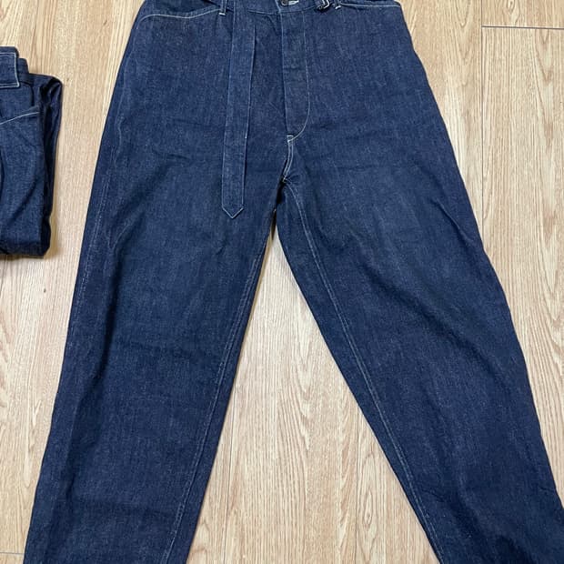 코모리 벨티드 팬츠 네이비 3사이즈