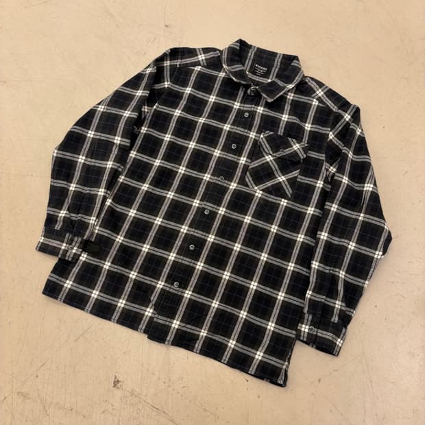 디스커버리 블랙 체크 셔츠