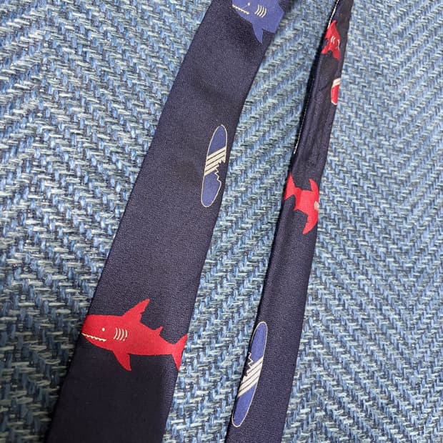 톰브라운 네이비 상어 넥타이