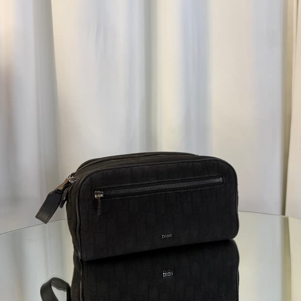 디올 오블리크 토일레트리 파우치백 