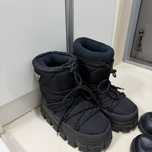 프라다 22ss 스키부츠 블랙