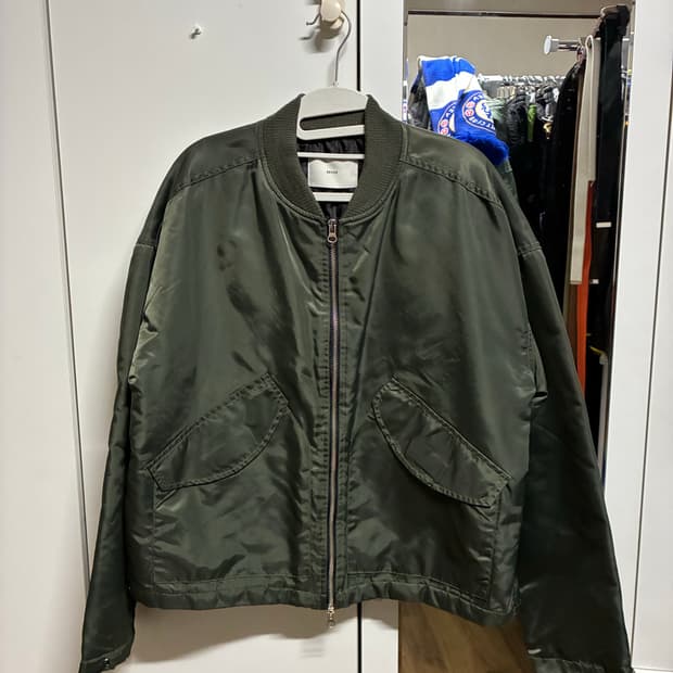 [새상품] 카키 크롭 MA-1 (L/100)