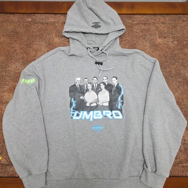 엄브로 오버핏 프린팅 후드티 100