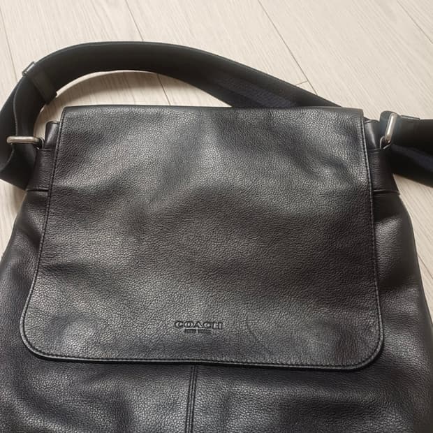 코치 남성 가죽 크로스백