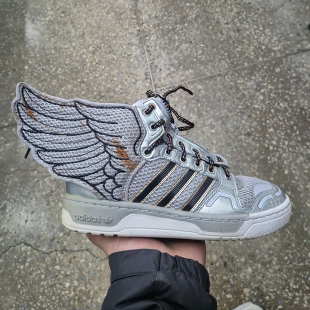 아디다스 제레미 스캇 윙스 2.0 '메탈릭 실 버' 스니커즈
