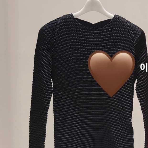 이세이미야케 스웨이드라이크 라운드긴팔탑 블랙 새상품급