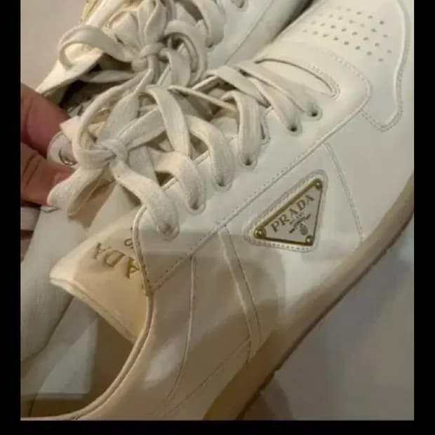 프라다 다운타운 나파가죽 시느커즈