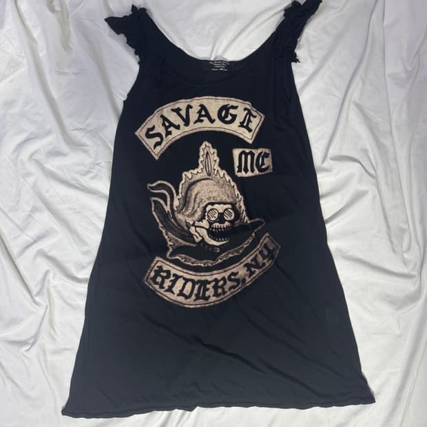 Rna inc 러플 디테일 스컬 슬리브리스 롱 탑