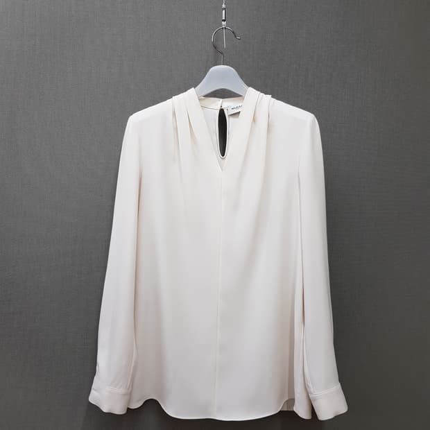 모조에스핀 V넥 스카프 디테일 블라우스 S사이즈