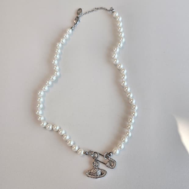 비비안웨스트우드 업사이클링 옷핀 진주 목걸이