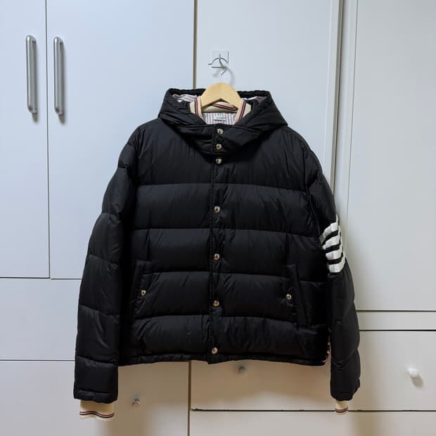 톰브라운 사선완장 후드 숏패딩
5사이즈