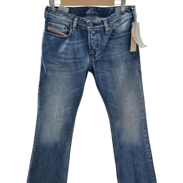 새상품) 디젤 ZATHAN 살짝 부츠컷 데님 30-32