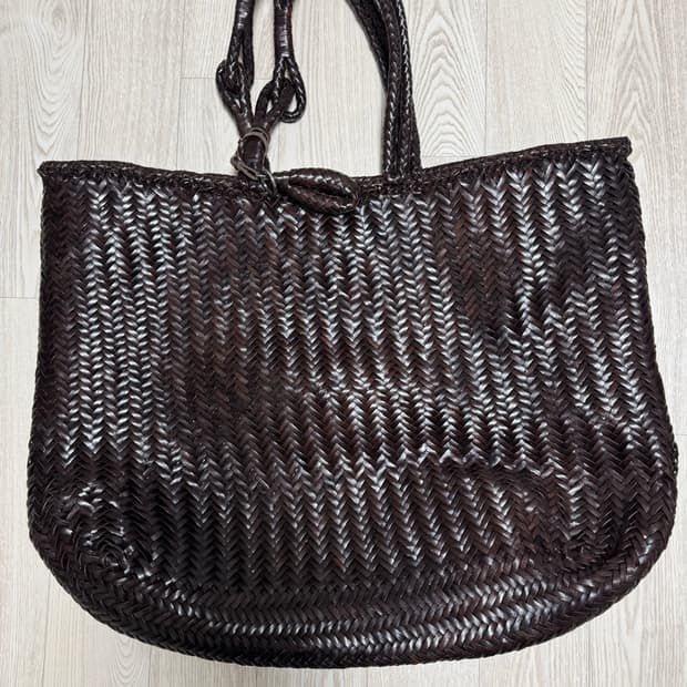 르메르 엑스트라라지 레더 도트백