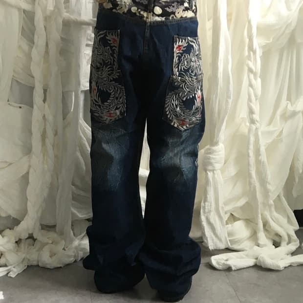 Oriental back pocket point denim pants