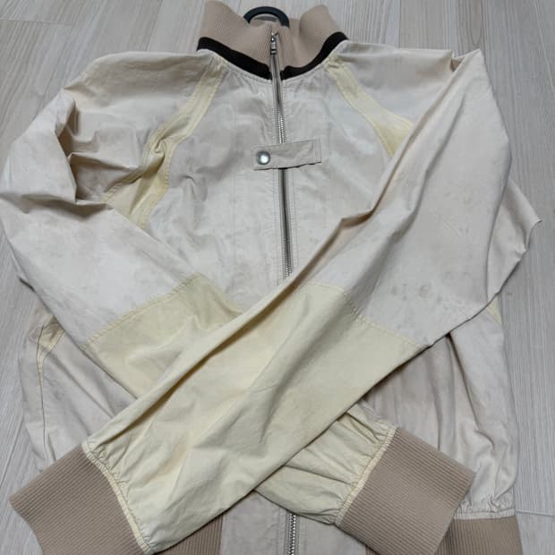 아르나마르존슨(란라) 베이지 집업자켓 s사이즈 (100-105)