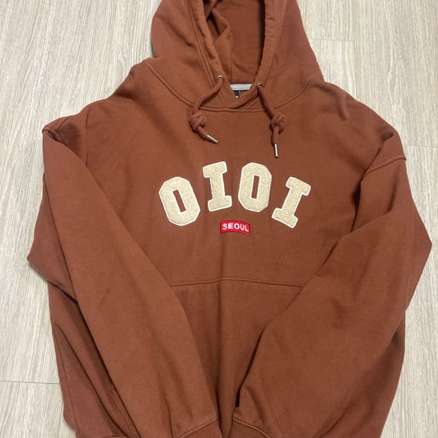 Oioi 2019년도 시그니처 후드티 _ BROWN