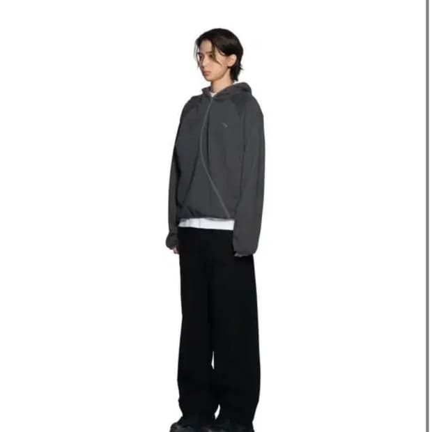 산산기어 후드티 차콜 1