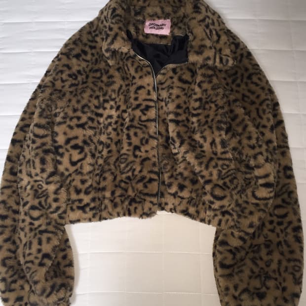 오디너리홀리데이 호피 크롭 퍼 자켓