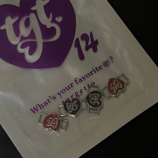 [새상품]타게토(taggletto) 하트 슈레이스 장식 Red/Blac