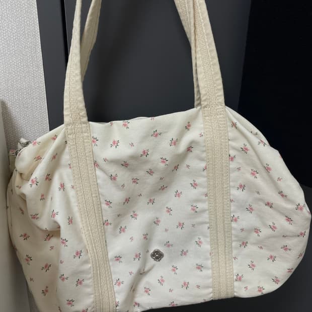 히어리 오로라 셔링 더플백 플로랄