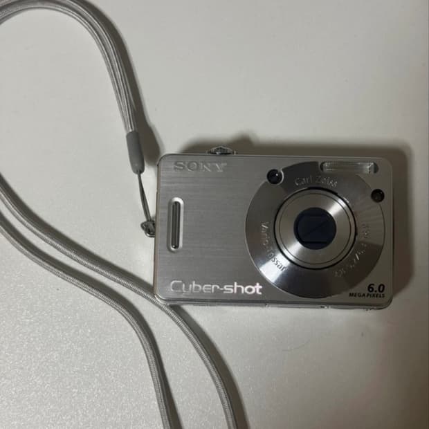 소니 사이버샷 DSC-W50 카메라 팝니다.