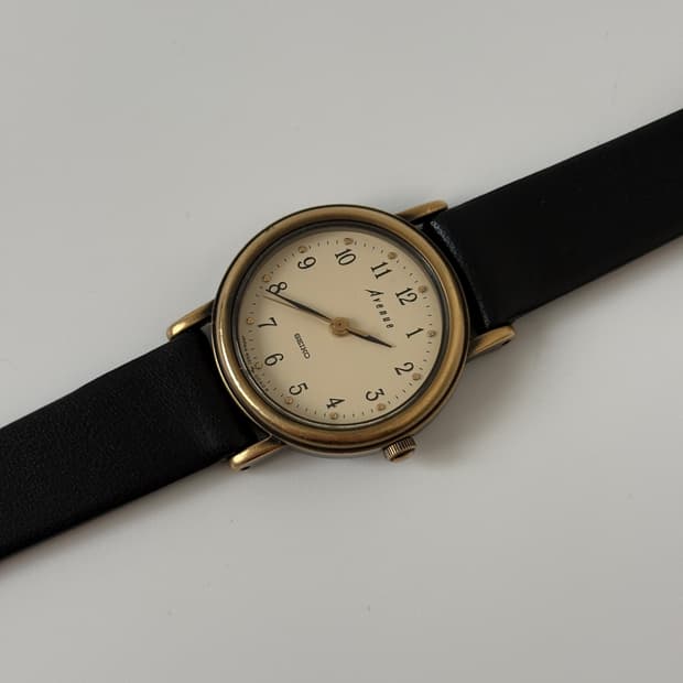 1990s Avenue Arabic Index Ladies Quartz
