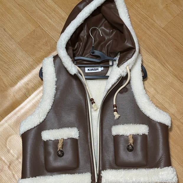 키르시 무스탕 베스트 조끼