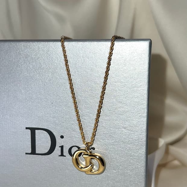 디올 CD 예리 목걸이 골드