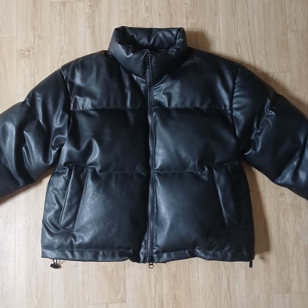 우이 숏 레더 덕다운 패딩 블랙