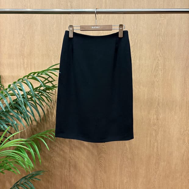 막스마라 울 블렌드 미디 스커트 클래식 펜슬 실루엣 슬릿 디테일 블랙