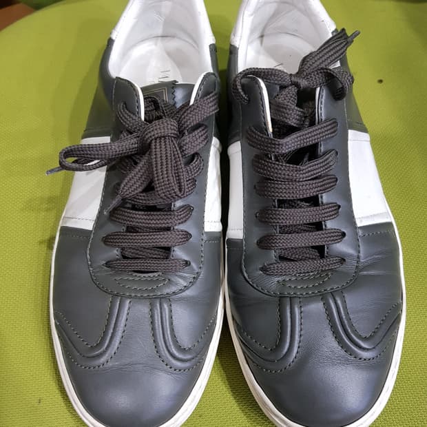 발렌티노 가라바니 락스터드 스니커즈 