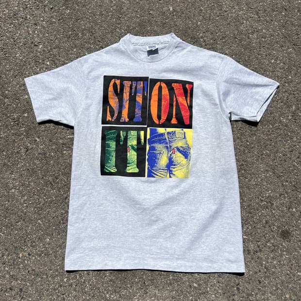 90‘s 리바이스 ‘Sit On It’ 티셔츠