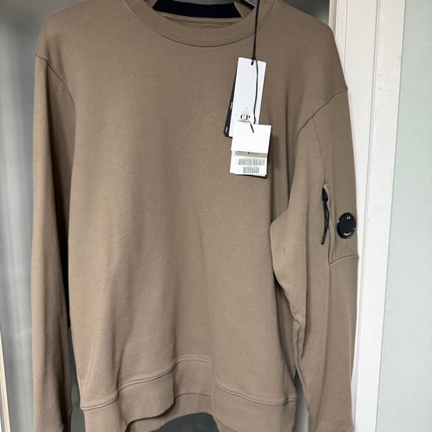 cp컴퍼니 24fw 맨투맨 카키브라운 xl 새상품