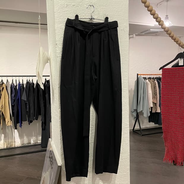 혜인서 트위스티드 벨티드 팬츠