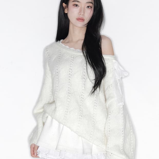 더티스 소프트 베일 오프숄더 니트