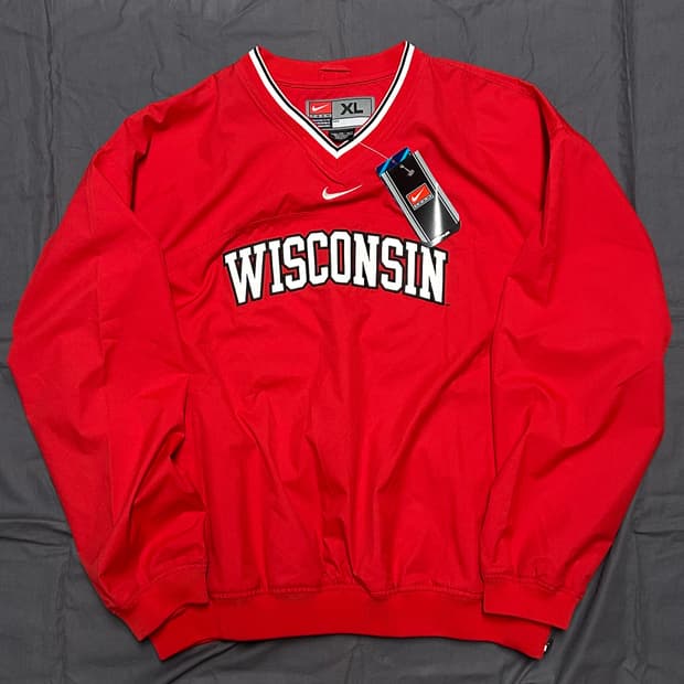 나이키 위스콘신 대학 팀 웜업 XL