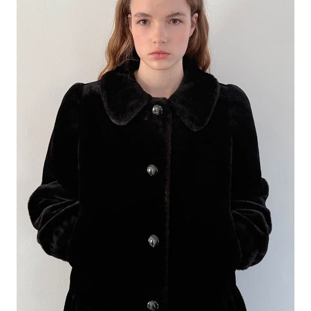 시눈 SN Ruffled Shearling Fur Coat (Black)