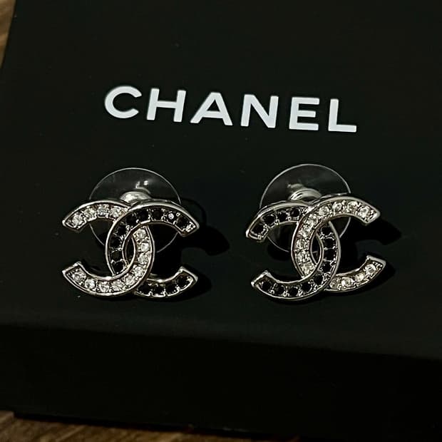 샤넬 정품 업사이클링 블랙 실버 이어링