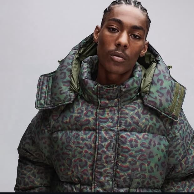 [M]FW24 슈프림 700필다운 홀로그램 레오파드 패딩