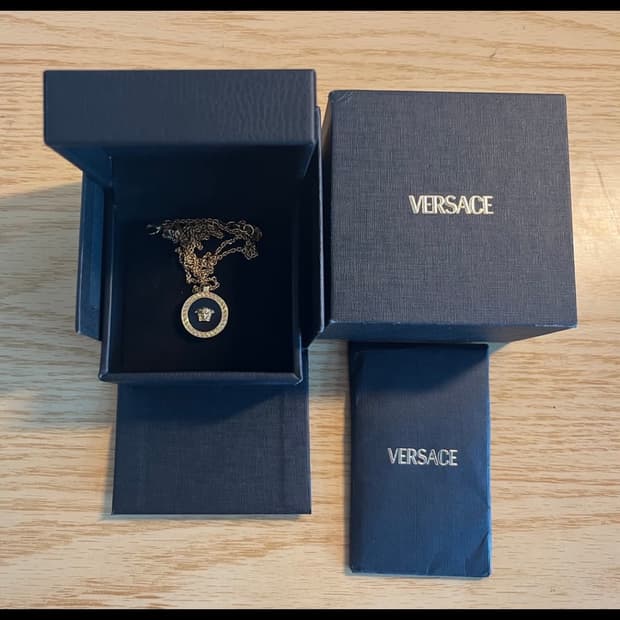 베르사체 메두사 목걸이