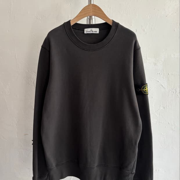 Stone-Island 스톤 아일랜드 와펜 다크 그레이 스웻셔츠 맨투맨