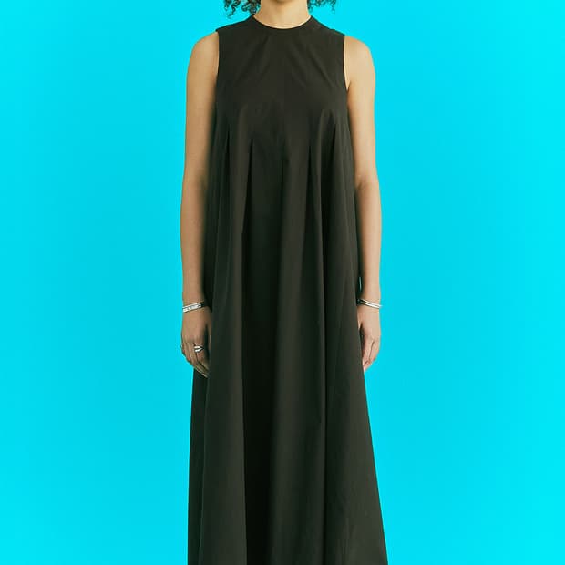 ERER * Pleated Detail Dress Black