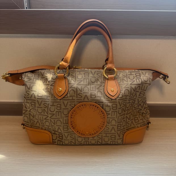 빈치스벤치 로고 패턴 토트&숄더백 판매합니다